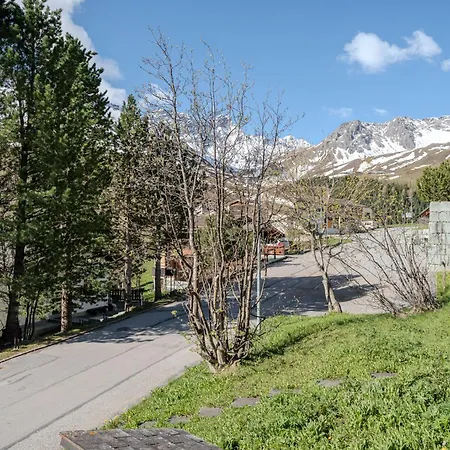 Hoefi By Vacations, Direkt Vor Den Skiliften Arosa-hoernli Apartment *